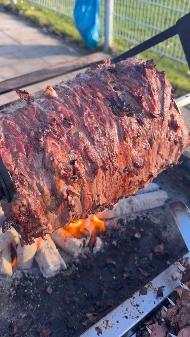 Çağ Kebab op het spit